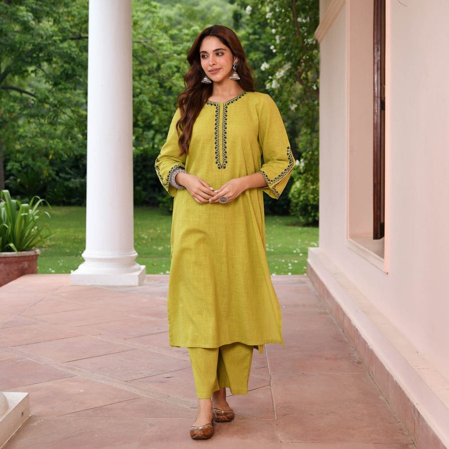 Floral Yoke Design Threaded Elegance Kurta Set