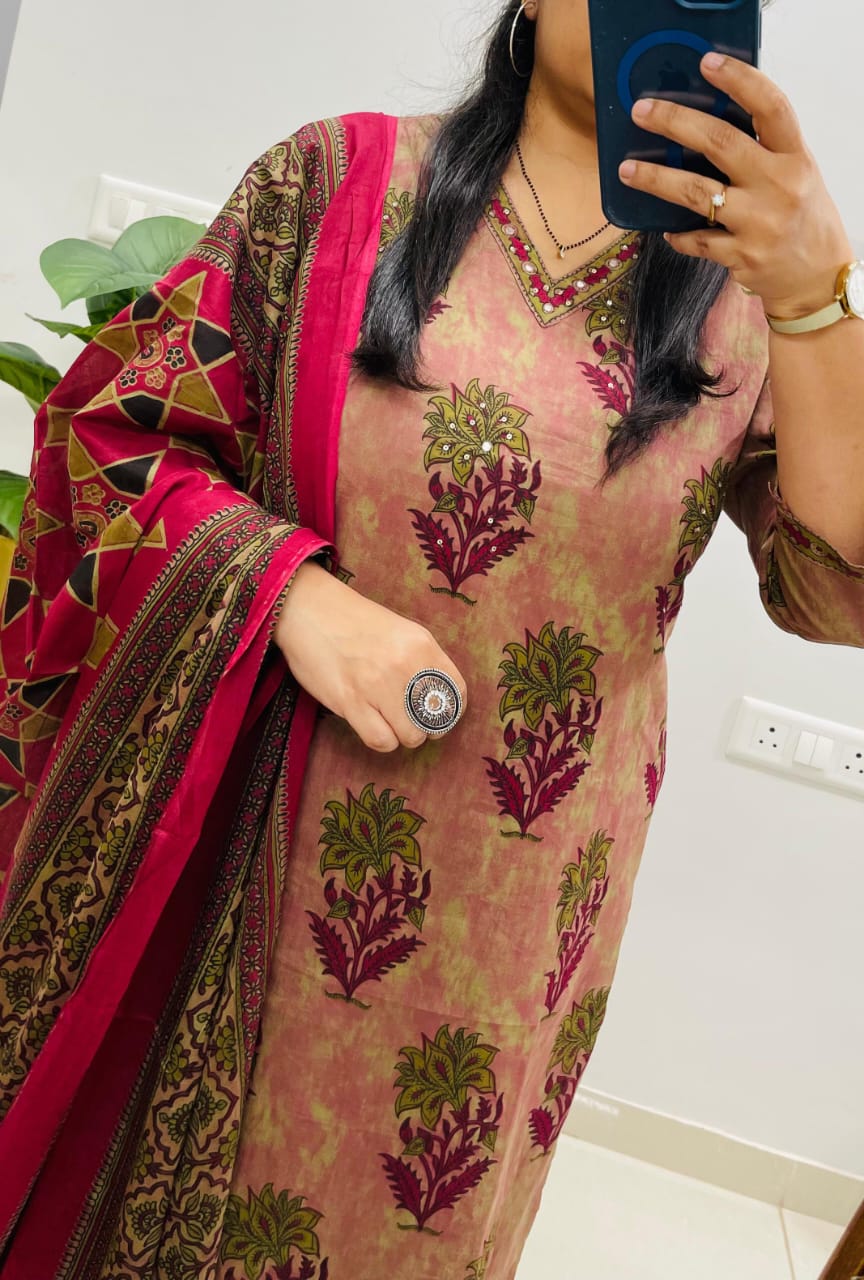 Women’s Peach Pink Pure Cotton Printed Kurta Dupatta Set | Elegant Ethnic Wear