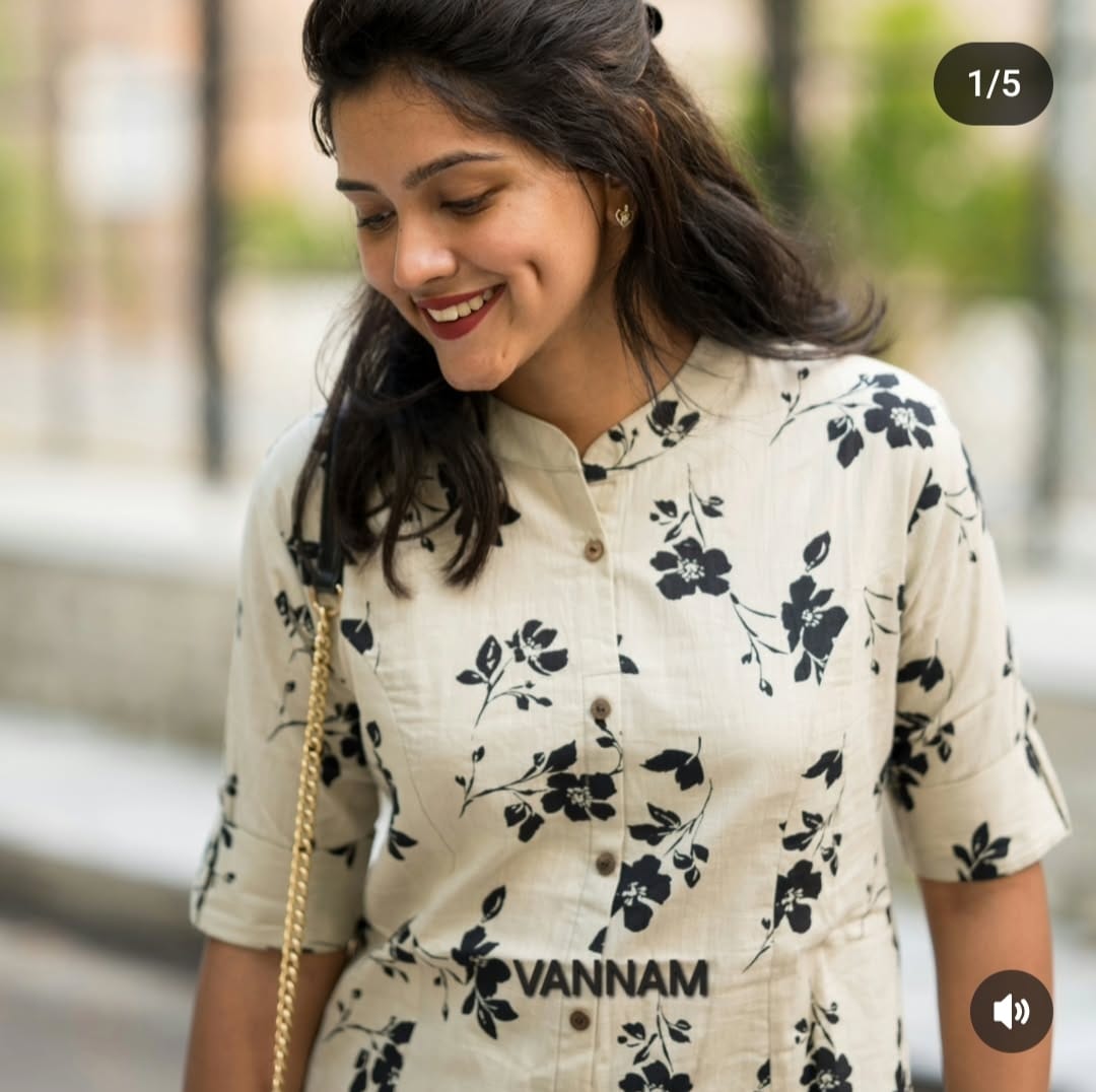 Floral Print Mandarian Collar Kurta