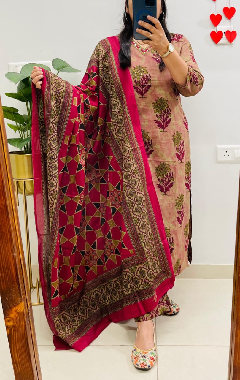 Women’s Peach Pink Pure Cotton Printed Kurta Dupatta Set | Elegant Ethnic Wear